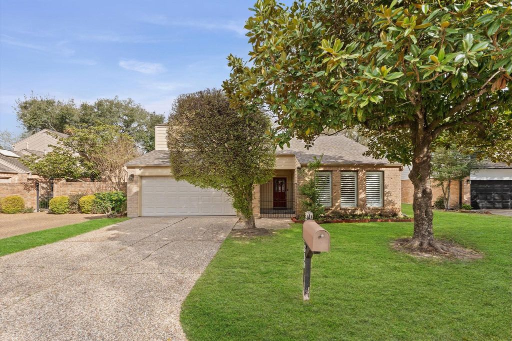 310 W Fair Harbor Lane, Houston, TX 77079