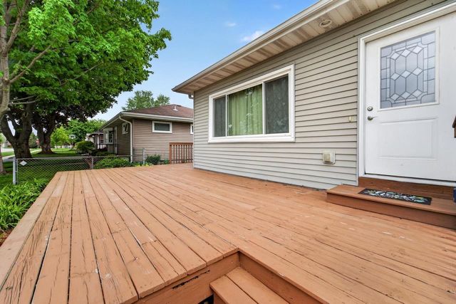 203 Fairview Court, Waunakee, WI 53597