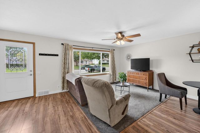 203 Fairview Court, Waunakee, WI 53597