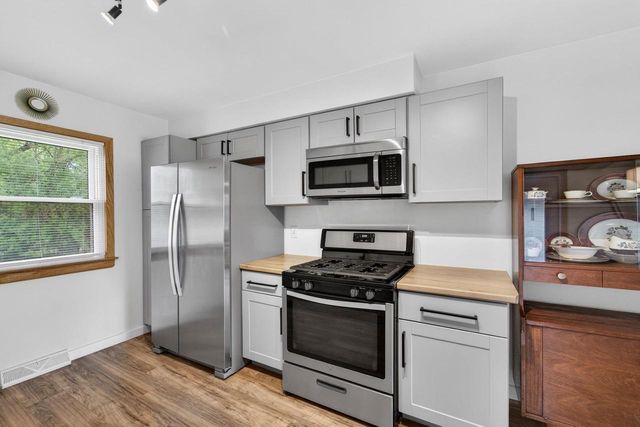 203 Fairview Court, Waunakee, WI 53597