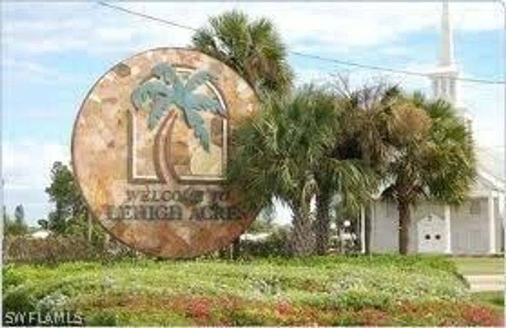 421 Pinehurst Avenue, Lehigh Acres, FL 33974