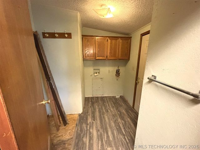 415420 E 1094, Checotah, OK 74426