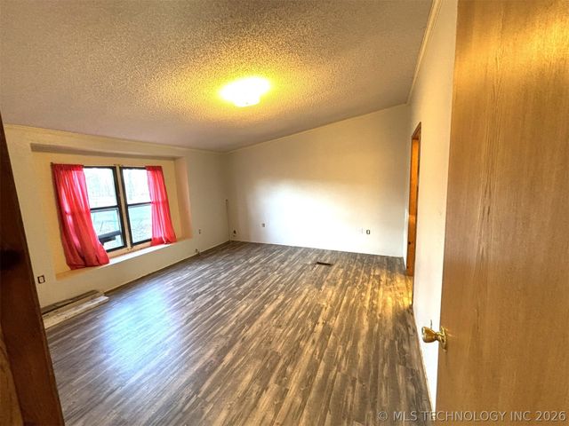 415420 E 1094, Checotah, OK 74426