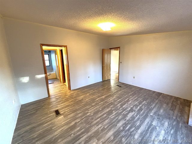 415420 E 1094, Checotah, OK 74426