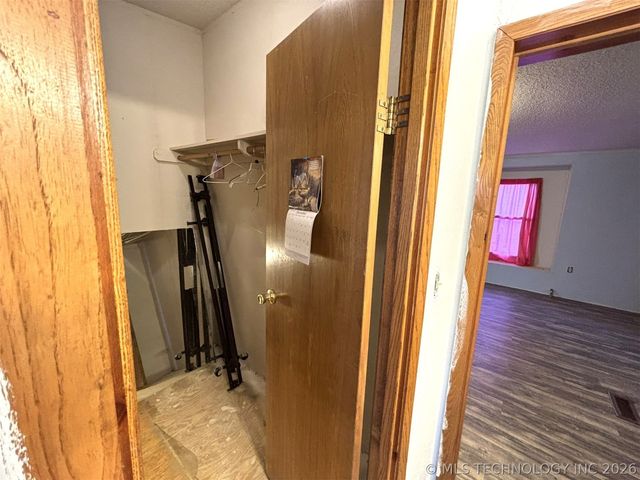 415420 E 1094, Checotah, OK 74426