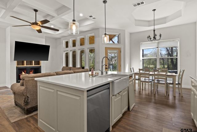 421 Mt Pleasant, Pittsburg, TX 75686