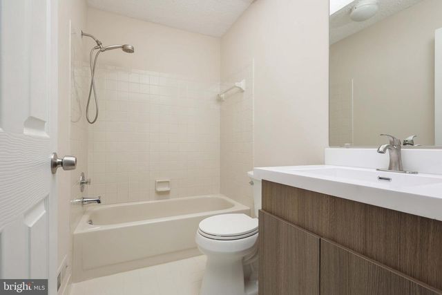 6 JAQUES CT, Sicklerville, NJ 08081