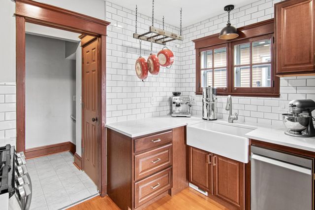 792 Smith Avenue S, Saint Paul, MN 55107