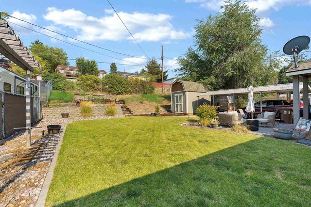 5902 N Greenwood Blvd, Spokane, WA 99205
