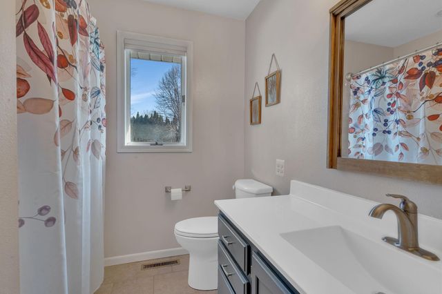 809 25th Avenue SW, Willmar, MN 56201