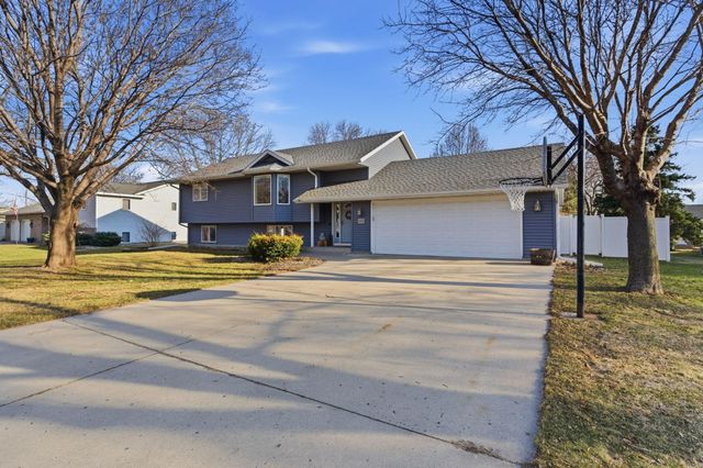 809 25th Avenue SW, Willmar, MN 56201