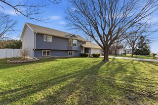 809 25th Avenue SW, Willmar, MN 56201