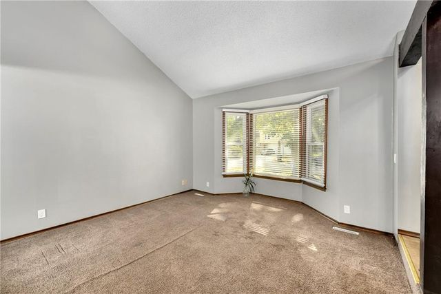 2112 E Sunvale Drive, Olathe, KS 66062