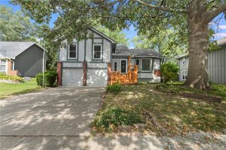 2112 E Sunvale Drive, Olathe, KS 66062