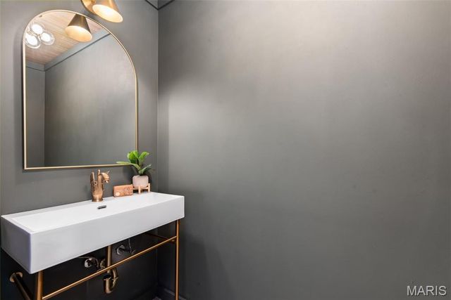 4675 Tennessee Avenue, St Louis, MO 63111