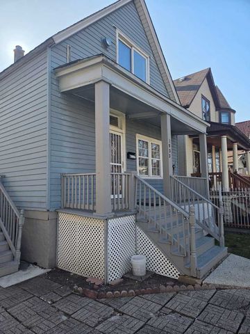 1833 N Tripp Avenue, Chicago, IL 60639