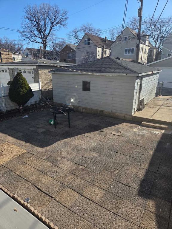 Image 12 of property listing at 1833 N Tripp Avenue, Chicago, IL 60639