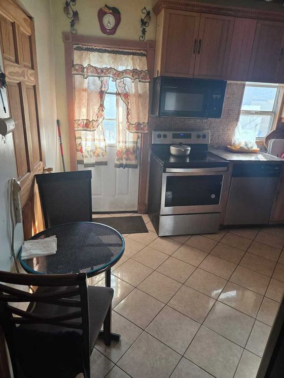 Image 16 of property listing at 1833 N Tripp Avenue, Chicago, IL 60639