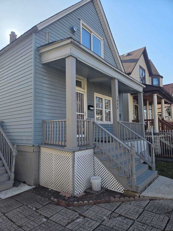 Image 3 of property listing at 1833 N Tripp Avenue, Chicago, IL 60639