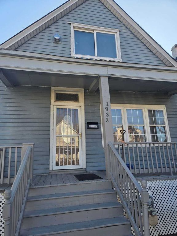 Image 4 of property listing at 1833 N Tripp Avenue, Chicago, IL 60639