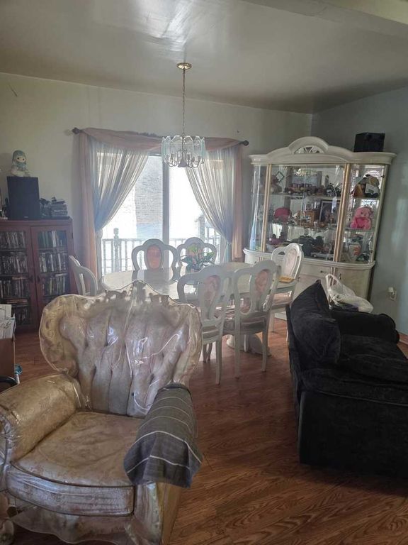 Image 5 of property listing at 1833 N Tripp Avenue, Chicago, IL 60639