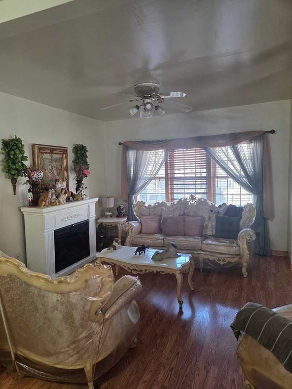 Image 6 of property listing at 1833 N Tripp Avenue, Chicago, IL 60639