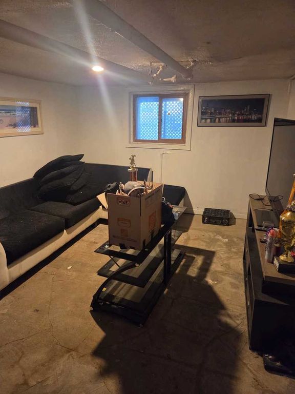 Image 9 of property listing at 1833 N Tripp Avenue, Chicago, IL 60639