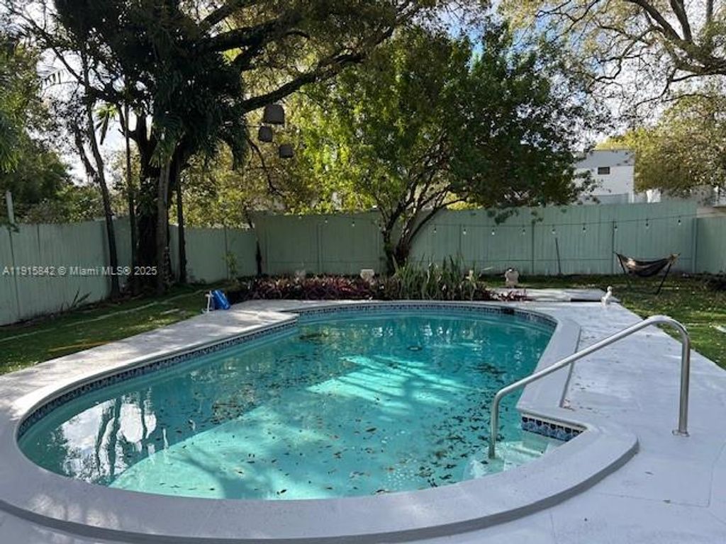 286 NW 57th St, Miami, FL 33127