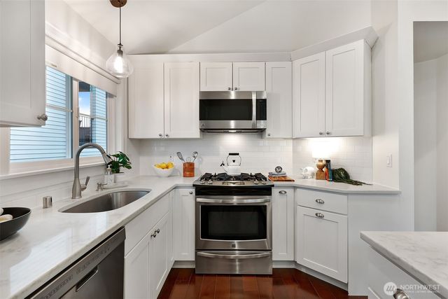 318 NE 59th Street, Seattle, WA 98105
