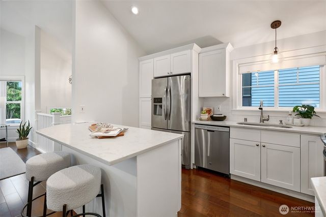 318 NE 59th Street, Seattle, WA 98105