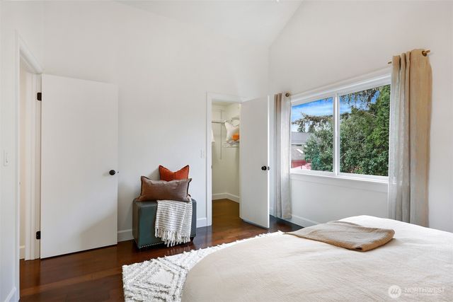 318 NE 59th Street, Seattle, WA 98105