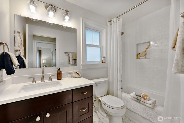 318 NE 59th Street, Seattle, WA 98105
