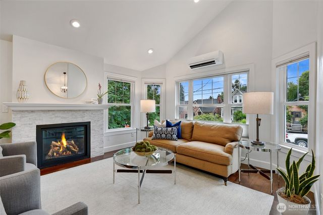 318 NE 59th Street, Seattle, WA 98105