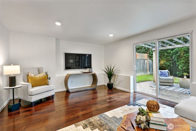 318 NE 59th Street, Seattle, WA 98105