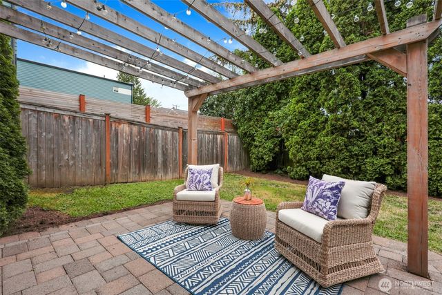 318 NE 59th Street, Seattle, WA 98105