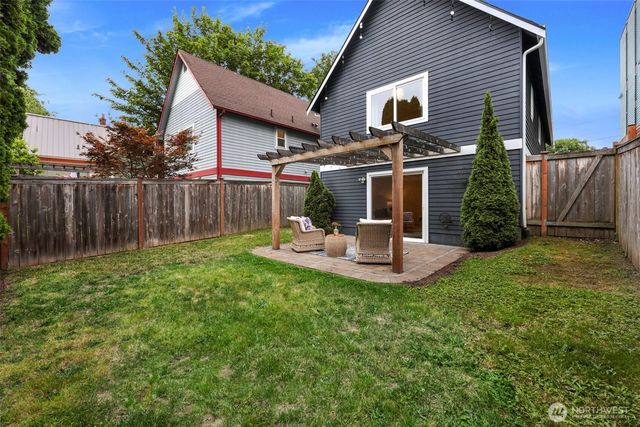 318 NE 59th Street, Seattle, WA 98105
