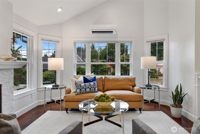 318 NE 59th Street, Seattle, WA 98105