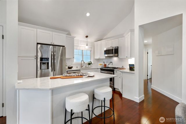 318 NE 59th Street, Seattle, WA 98105