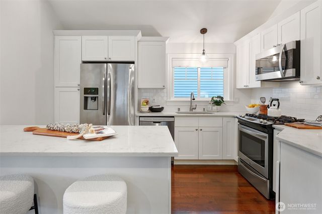 318 NE 59th Street, Seattle, WA 98105