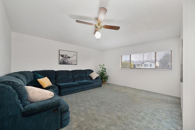 10825 Walnutwood Way, Rancho Cordova, CA 95670