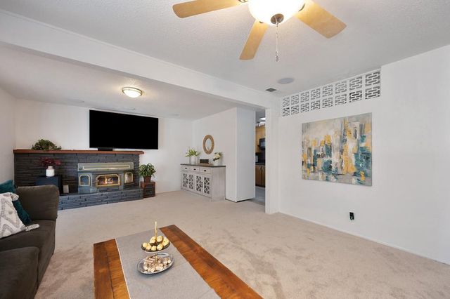 10825 Walnutwood Way, Rancho Cordova, CA 95670