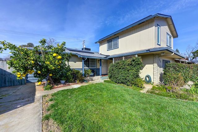 10825 Walnutwood Way, Rancho Cordova, CA 95670