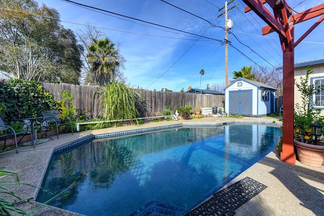 10825 Walnutwood Way, Rancho Cordova, CA 95670