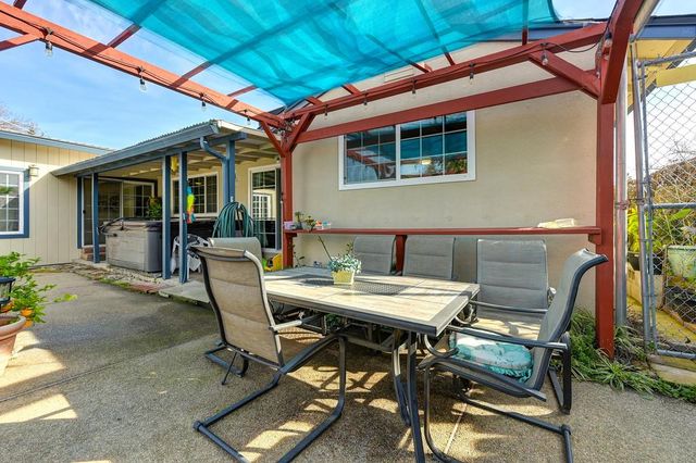 10825 Walnutwood Way, Rancho Cordova, CA 95670