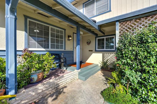 10825 Walnutwood Way, Rancho Cordova, CA 95670