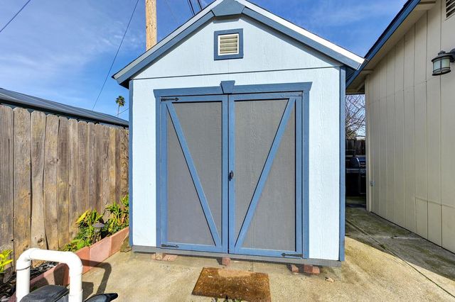 10825 Walnutwood Way, Rancho Cordova, CA 95670