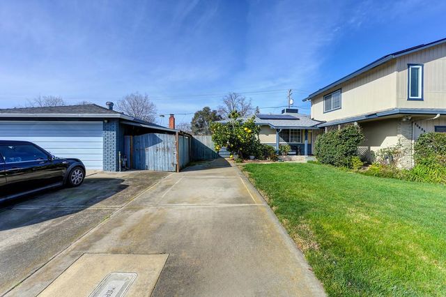 10825 Walnutwood Way, Rancho Cordova, CA 95670