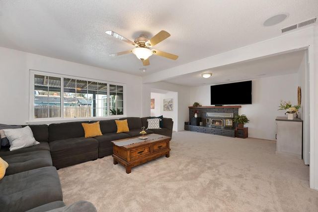 10825 Walnutwood Way, Rancho Cordova, CA 95670