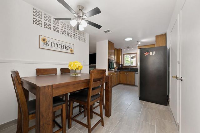 10825 Walnutwood Way, Rancho Cordova, CA 95670