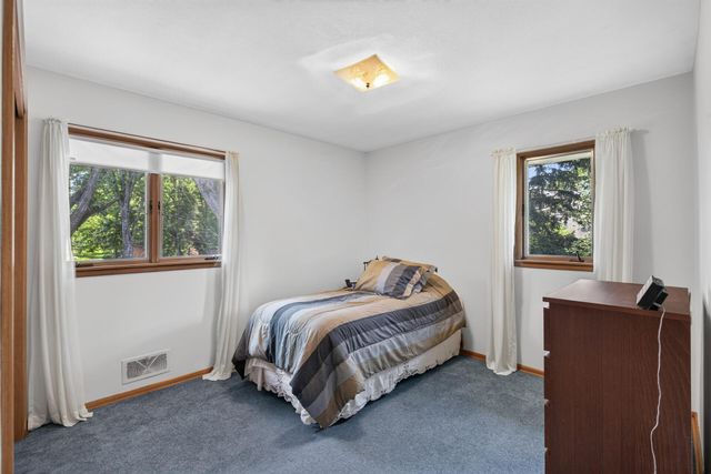 5133 Meadow Ridge, Edina, MN 55439